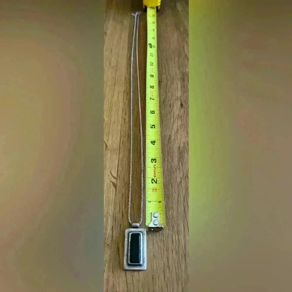 NY & CO vintage silver tone necklace and rectangular pendant with black stone. - Picture 2 of 4